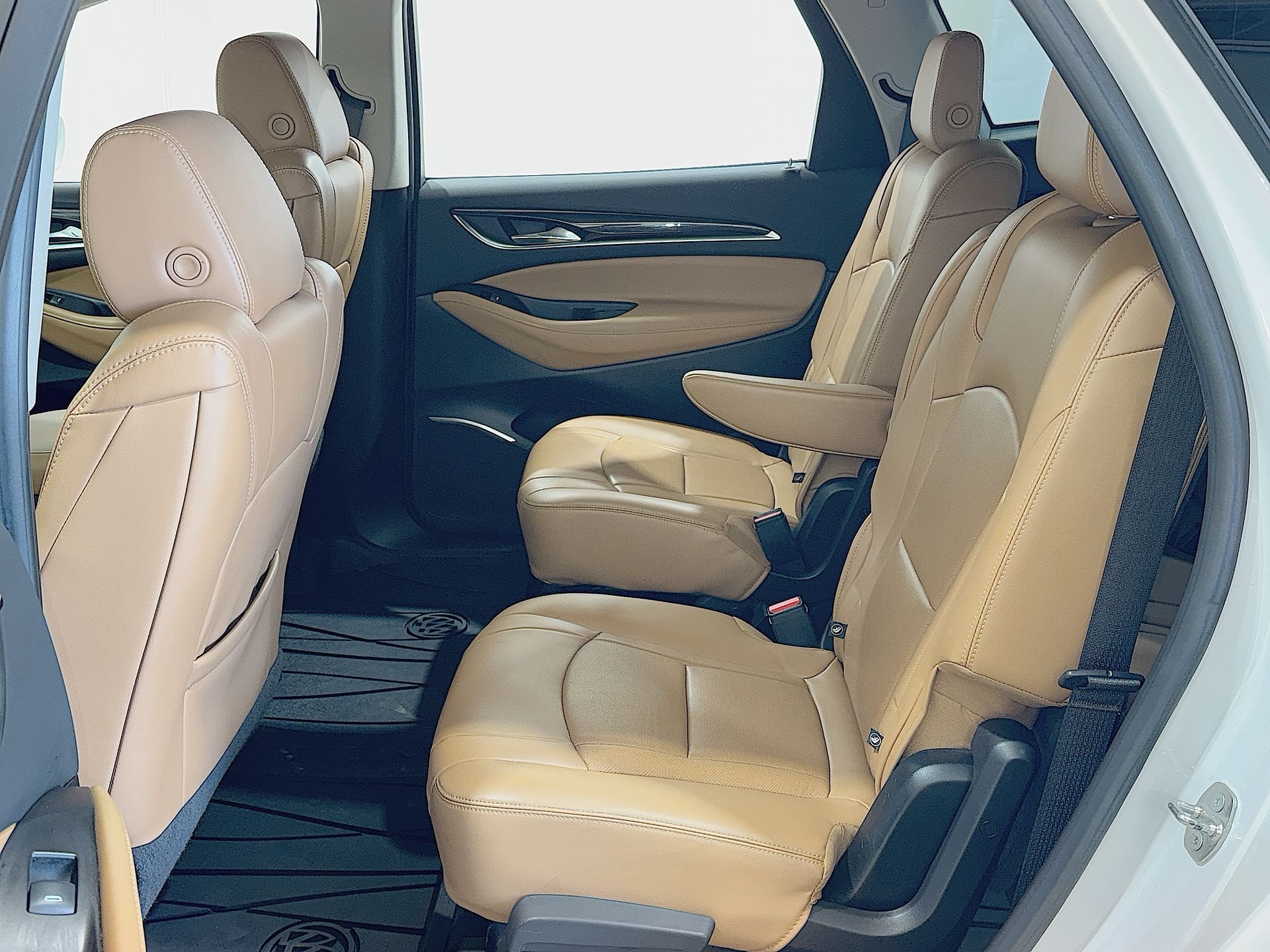 Used 2018 White Frost Tricoat Buick Essence image 56