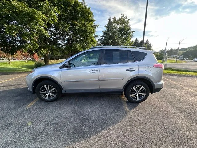 Used 2017 Silver Toyota XLE image 6