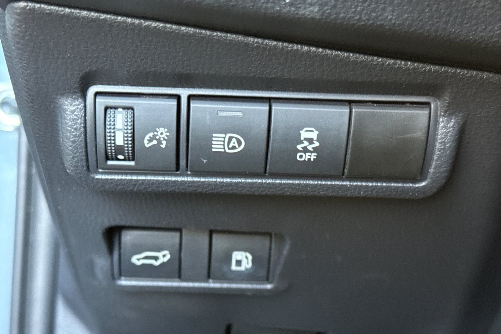 Used 2024  Toyota Hybrid XSE image 34