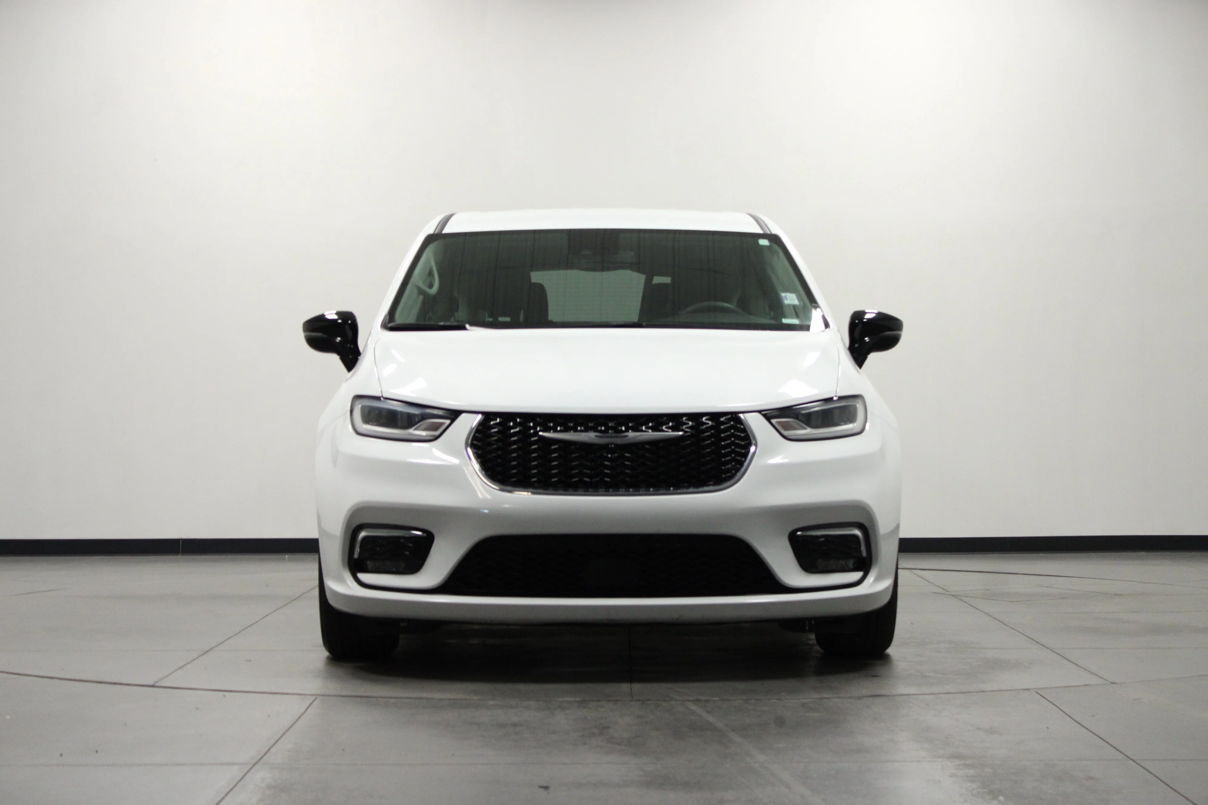 Used 2024 Bright White Clearcoat Chrysler Touring L image 9