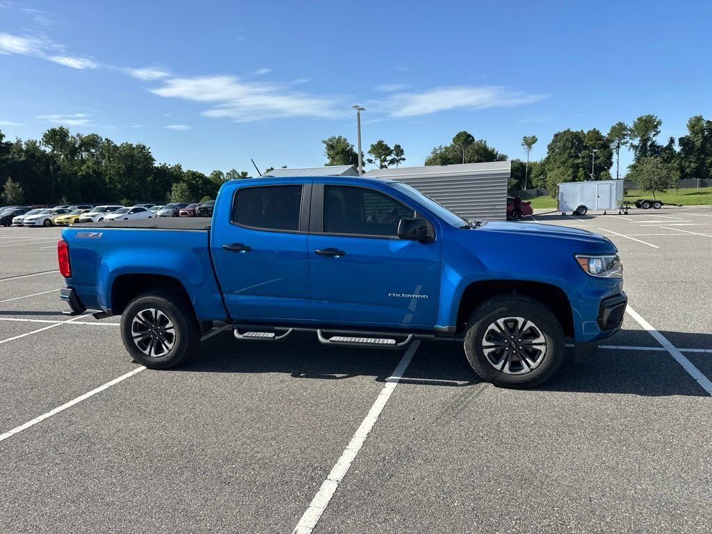 Used 2022 Blue Chevrolet Z71 image 3