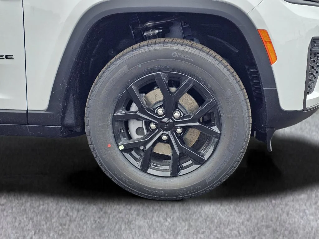 New 2026 Bright White Clear-Coat Exterior Paint Jeep Altitude image 6