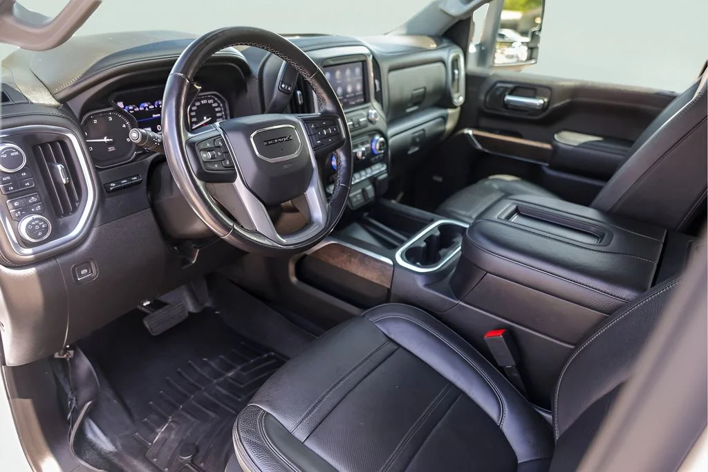 Used 2022 White GMC Denali image 13