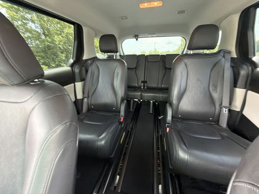 Used 2024 Black Kia LX image 27