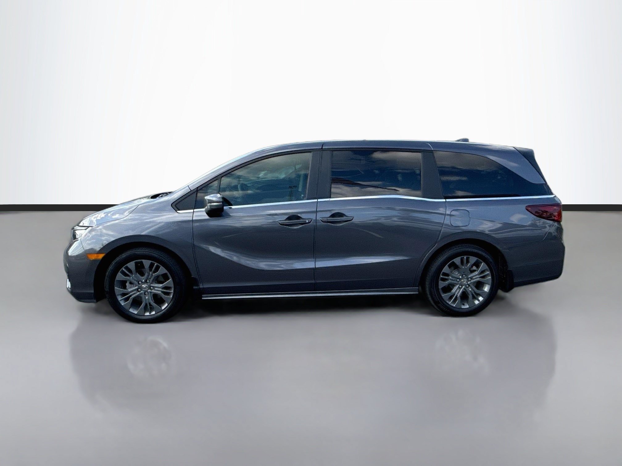 Used 2026 Modern Steel Metallic Honda Touring image 4