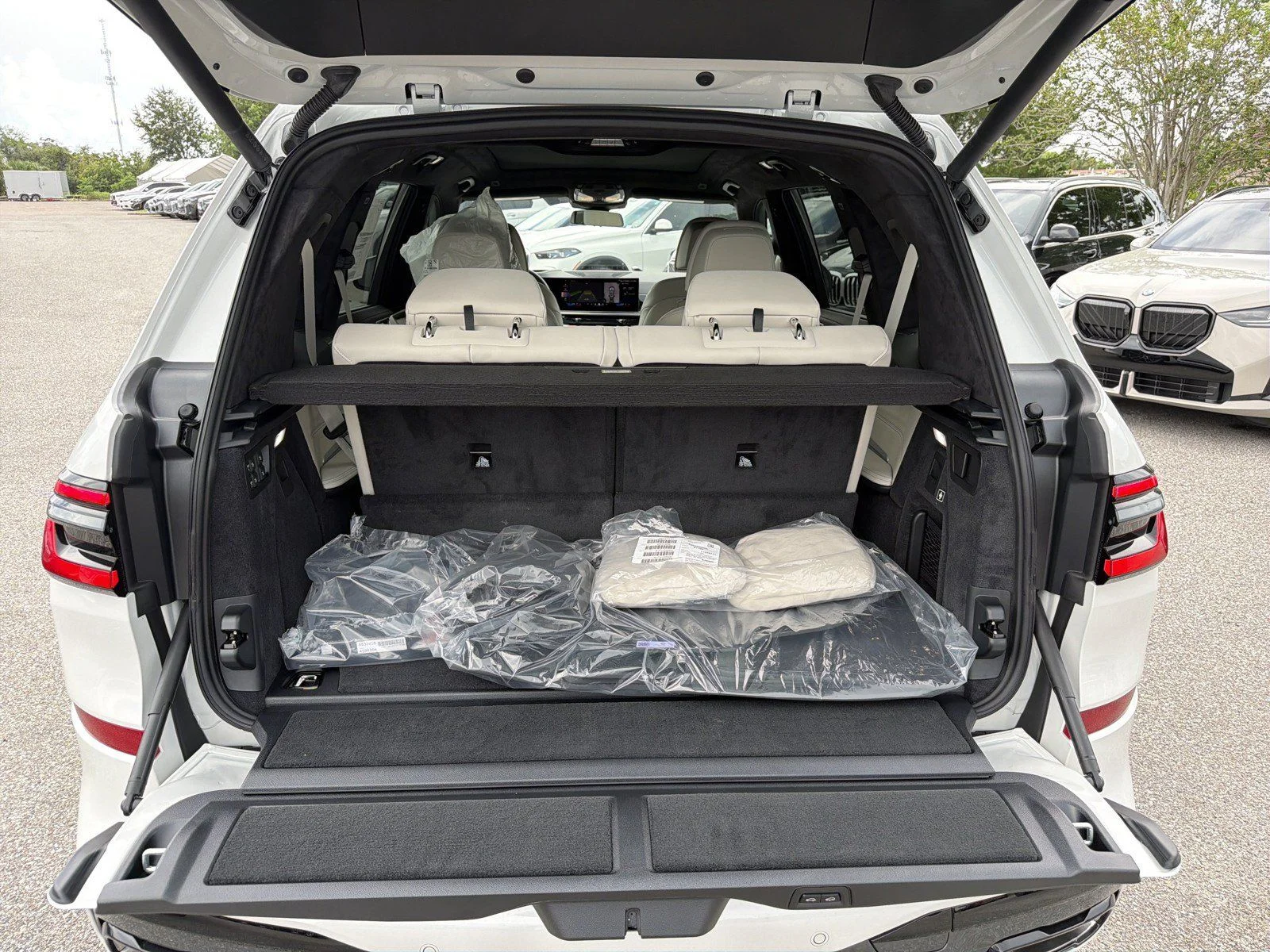 New 2027 Mineral White Metallic BMW xDrive40i image 12