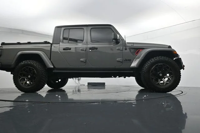 Used 2023 Gray Jeep Sport S image 33
