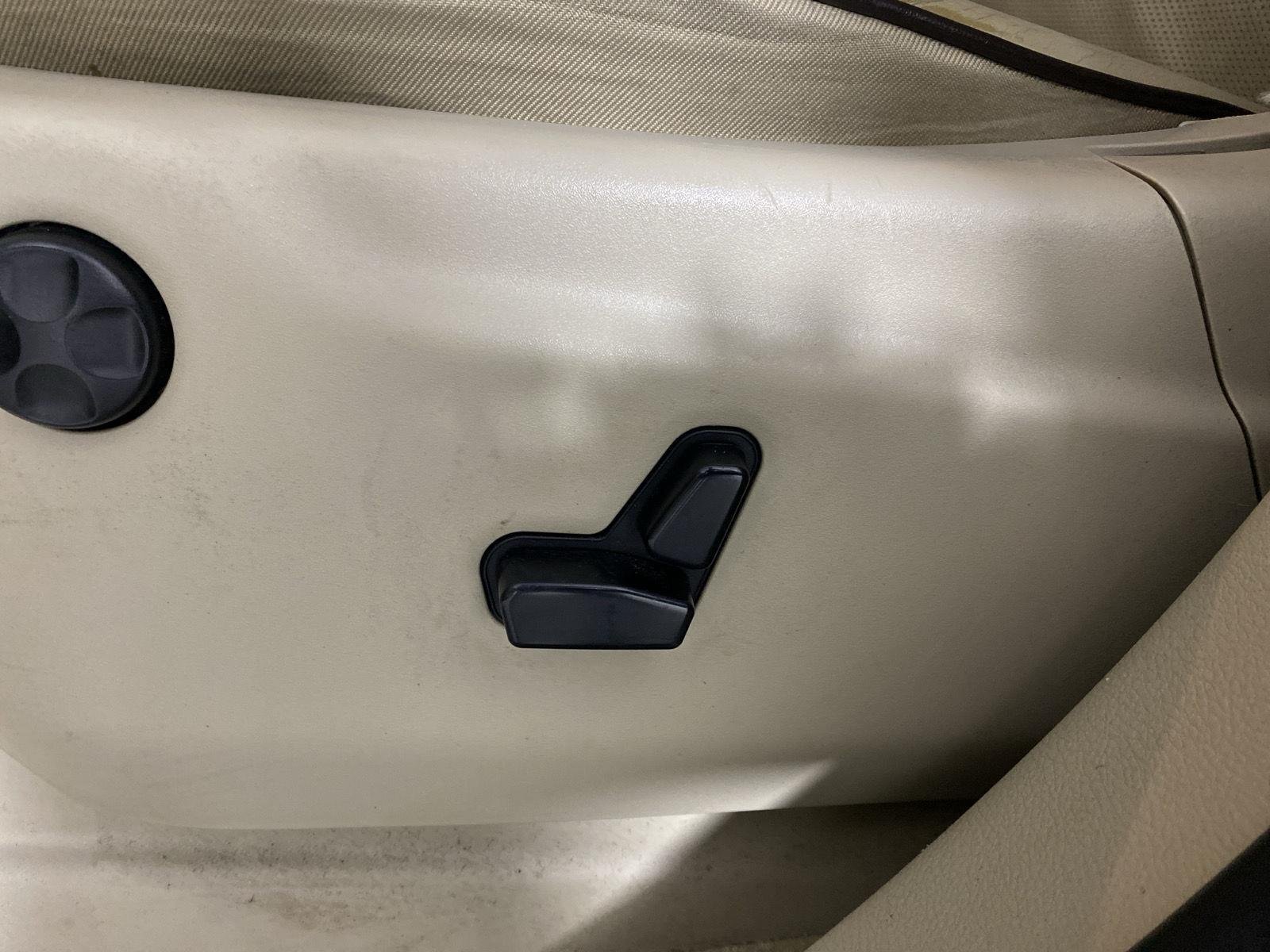 Used 2020 Diamond Black Crystal Pearlcoat Jeep Overland image 21