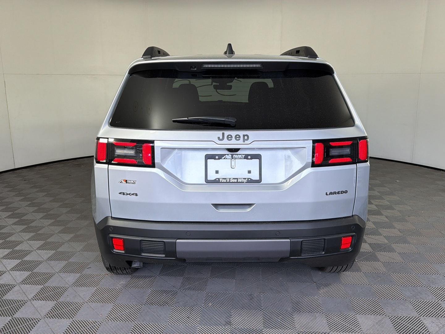 New 2026 Silver Zynith Clear-Coat Exterior Paint Jeep Laredo image 5