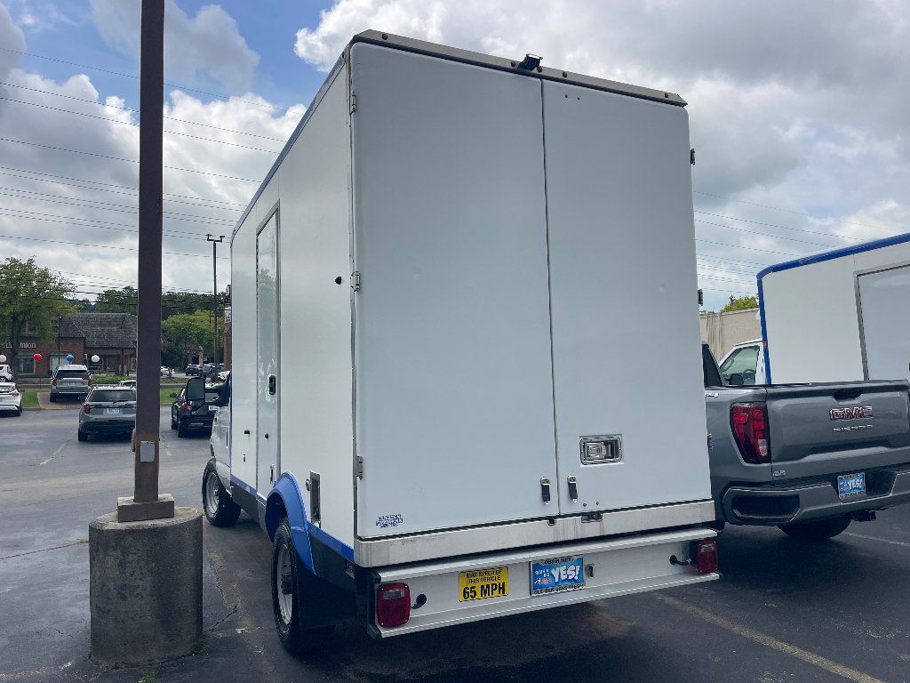 Used 2023 Oxford White Ford Base image 4
