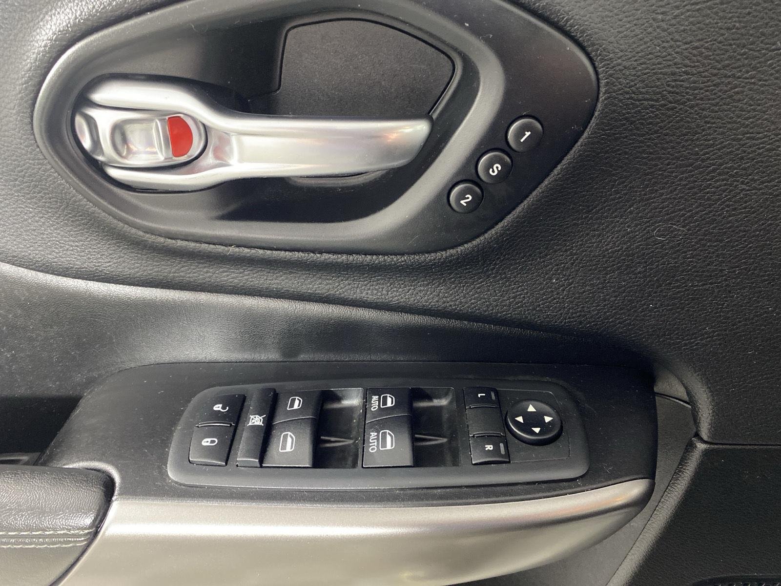Used 2019 Sting-Gray Clearcoat Jeep Limited image 21