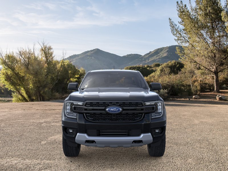 New 2025 Shadow Black Ford XLT image 27