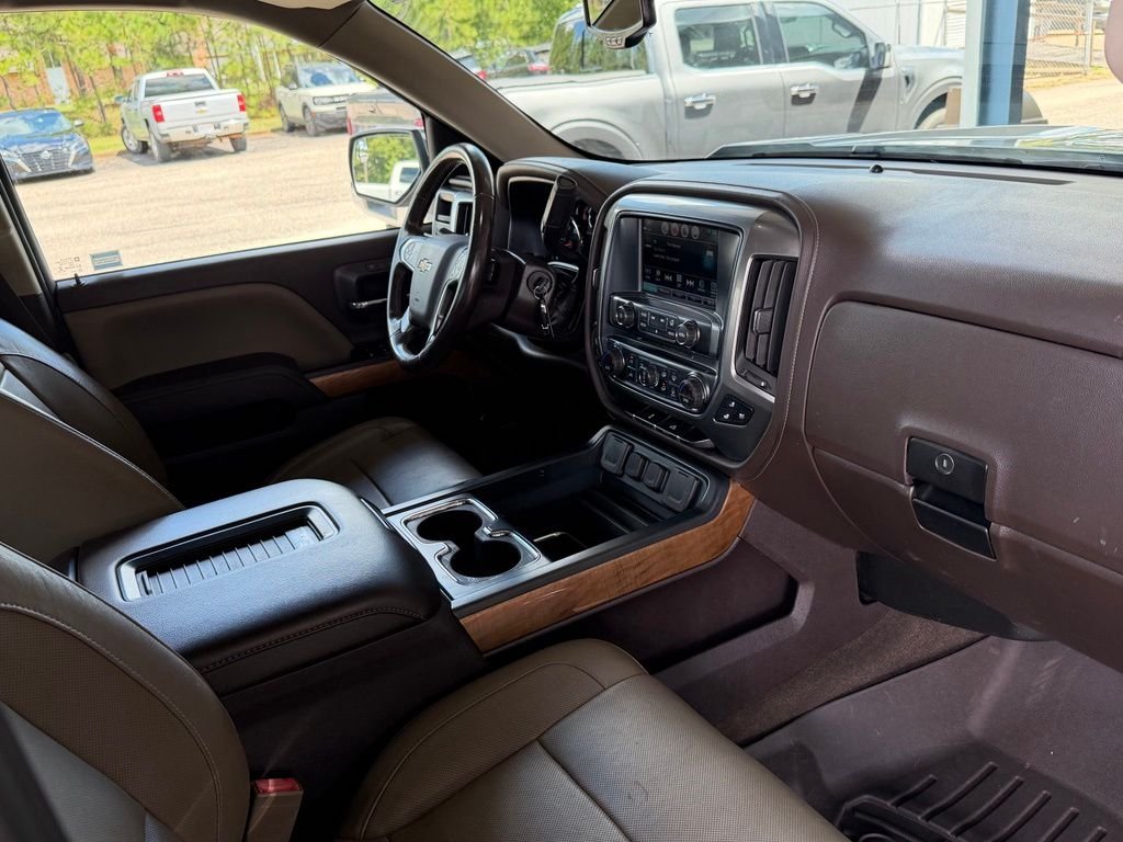Used 2018 White Chevrolet LTZ image 8