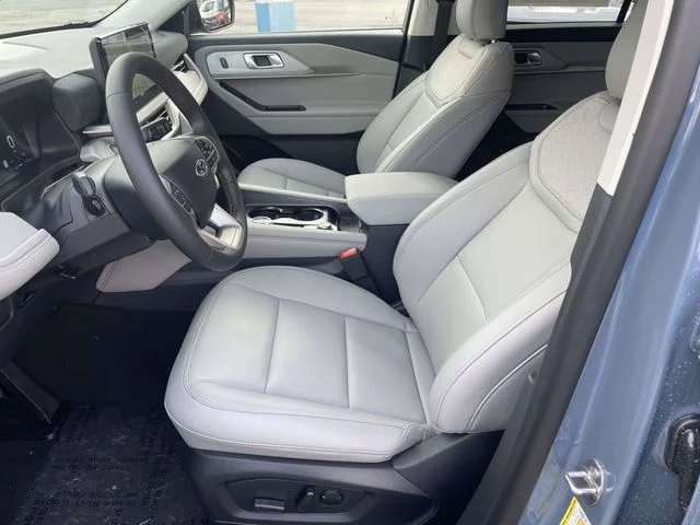 New 2026 Vapor Blue Metallic Ford Active image 7