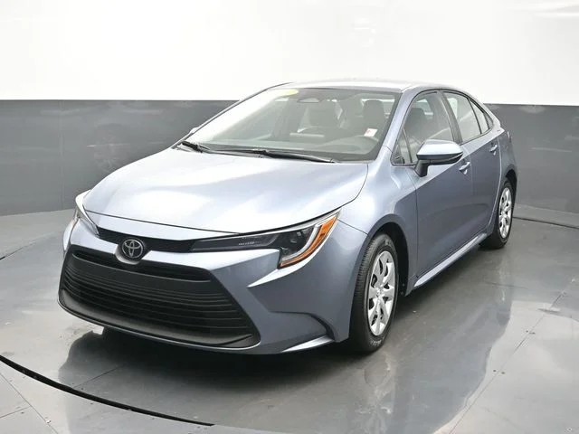 2025 Toyota Corolla LE - Photo 3