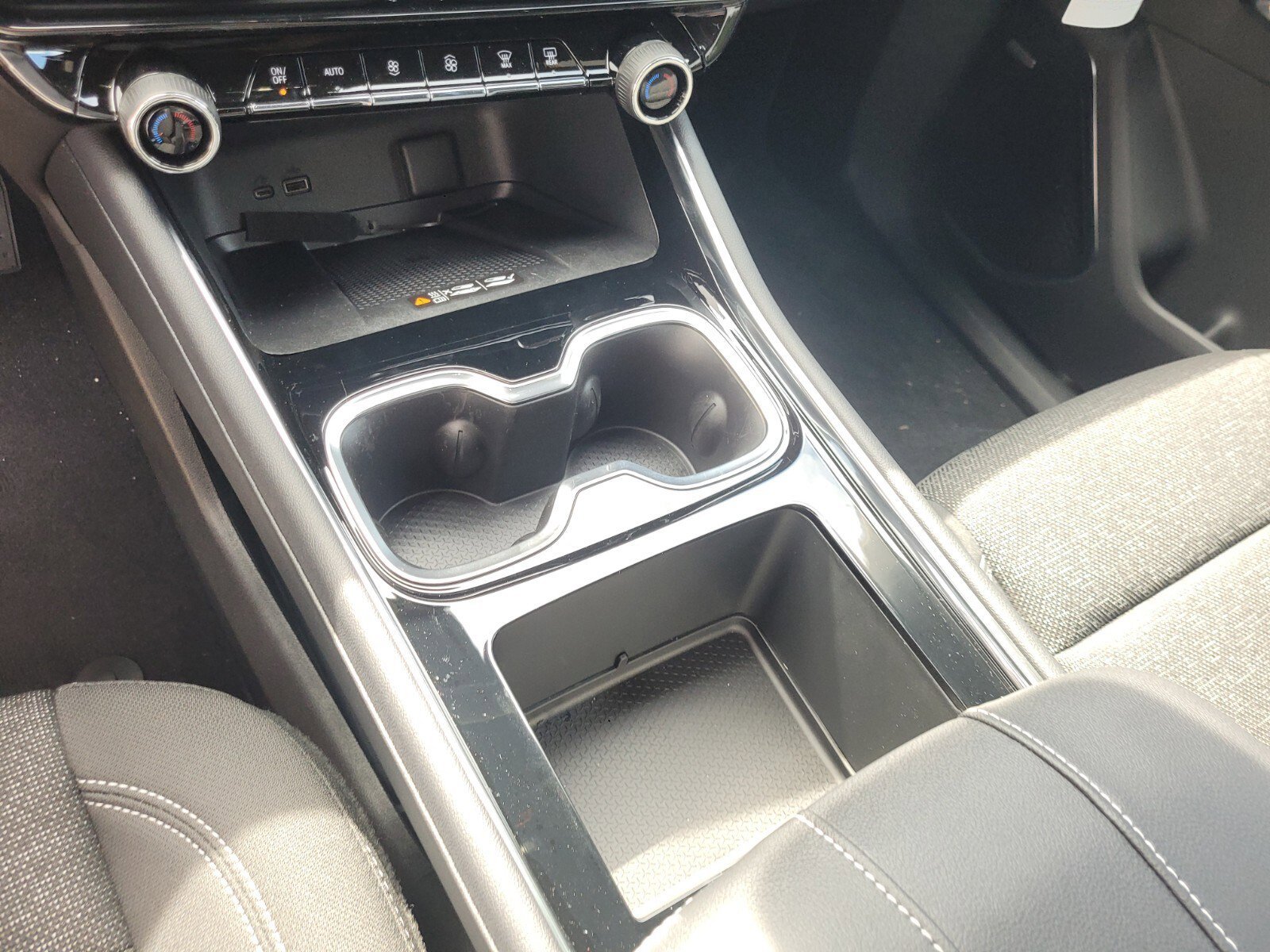 2025 Chevrolet Traverse LT - Photo 28