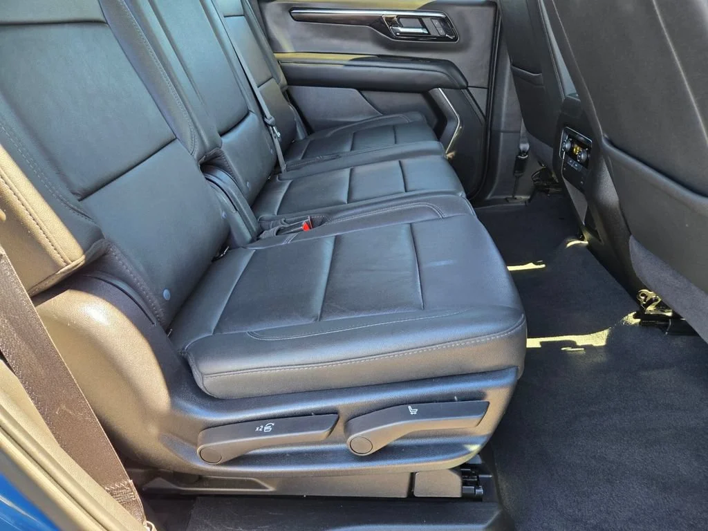 Used 2025 Lakeshore Blue Metallic Chevrolet LT image 15
