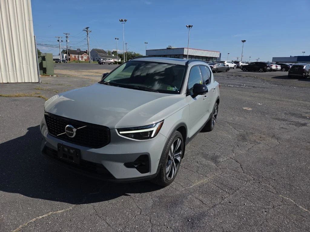 Used 2024 Gray Volvo Ultimate image 3