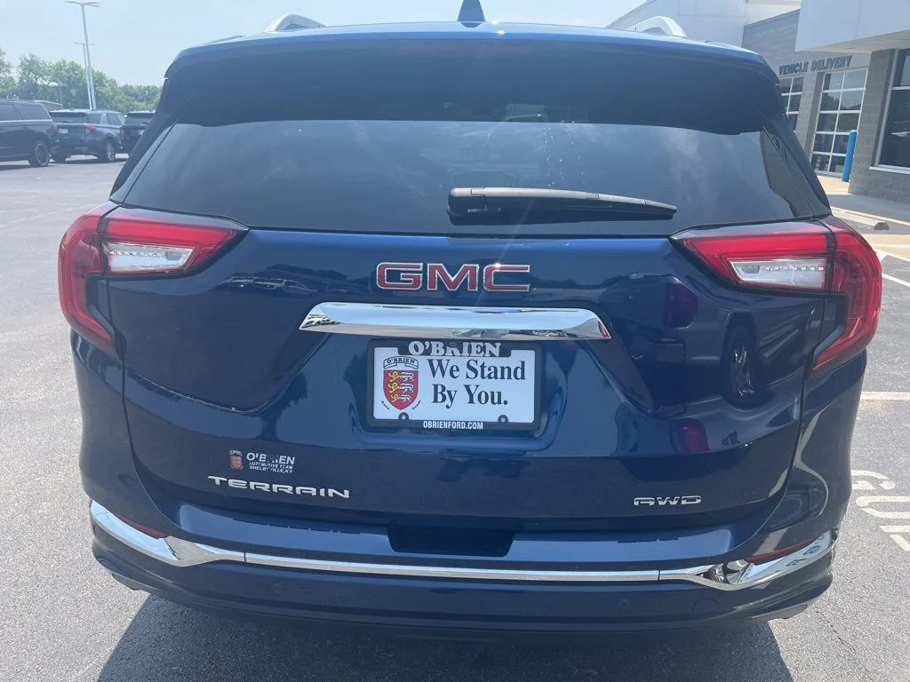Used 2022 Marine Metallic GMC Denali image 4