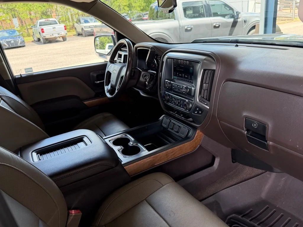 Used 2018 White Chevrolet LTZ image 8