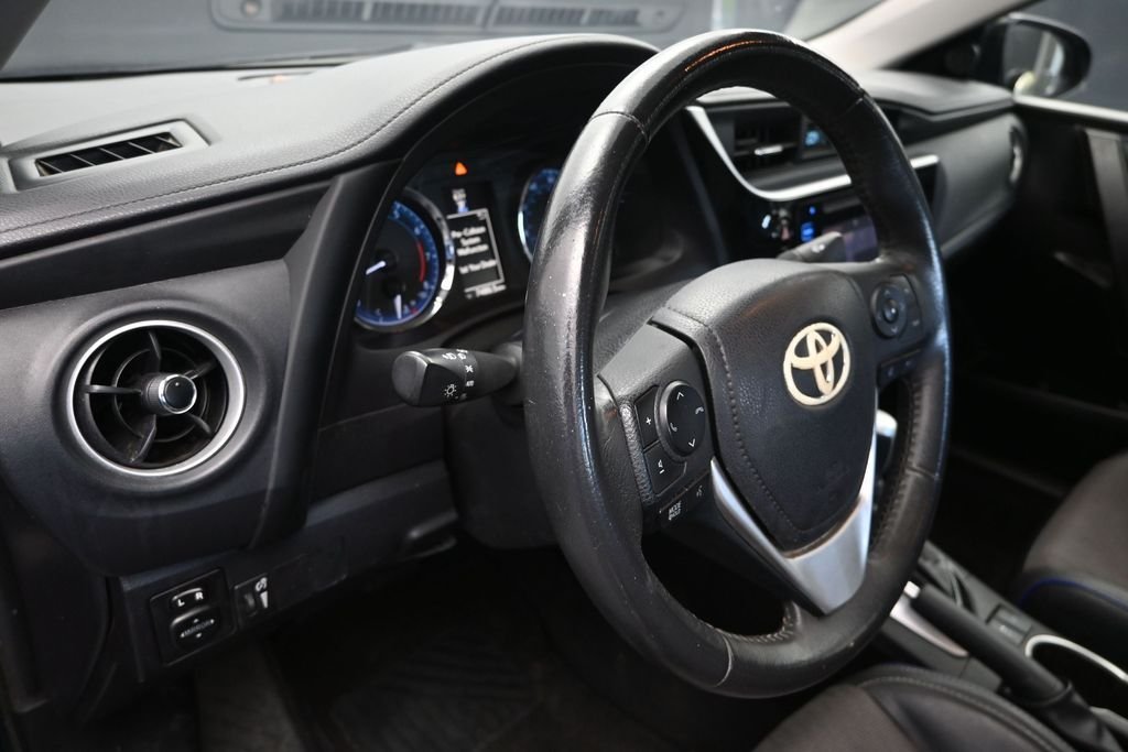 Used 2018 Blue Toyota SE image 12