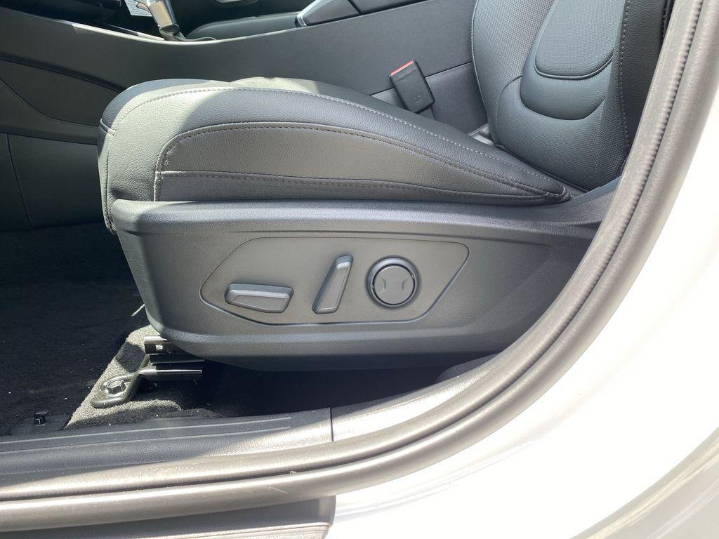 New 2026 White Pearl Hyundai SEL Premium FWD image 12