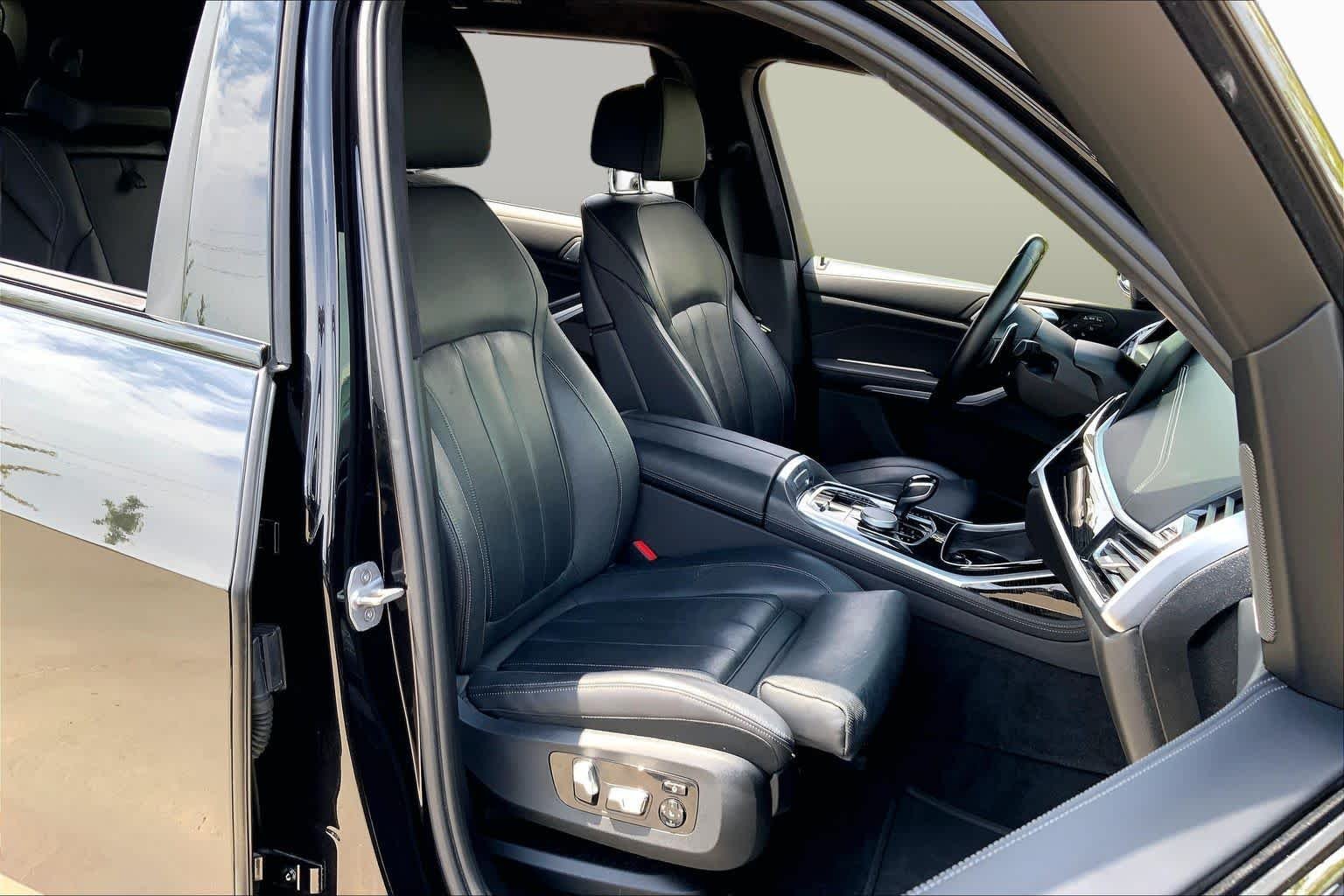 Used 2020 Black Sapphire Metallic BMW xDrive40i image 8