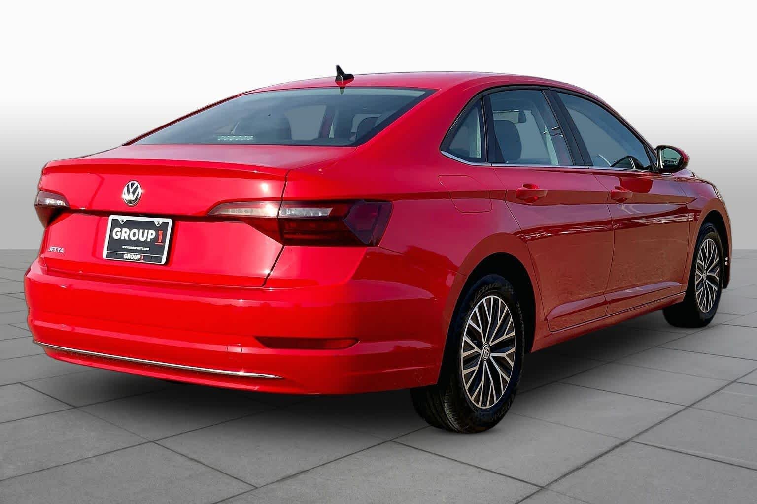 Used 2021 Tornado Red Volkswagen S image 13