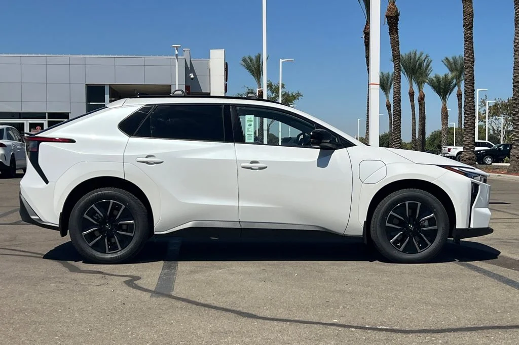New 2026 Wind Chill Pearl Toyota XLE image 3