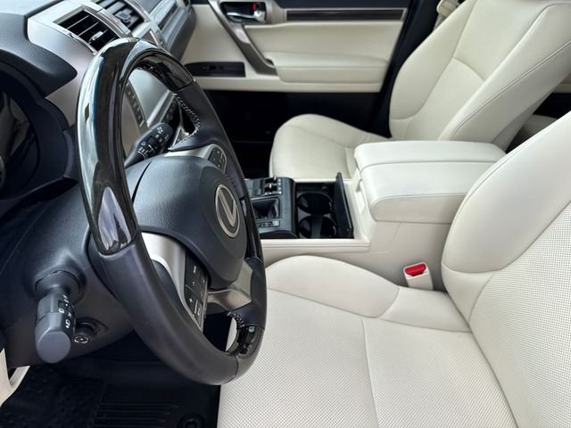 Used 2020 White Lexus 460 image 19
