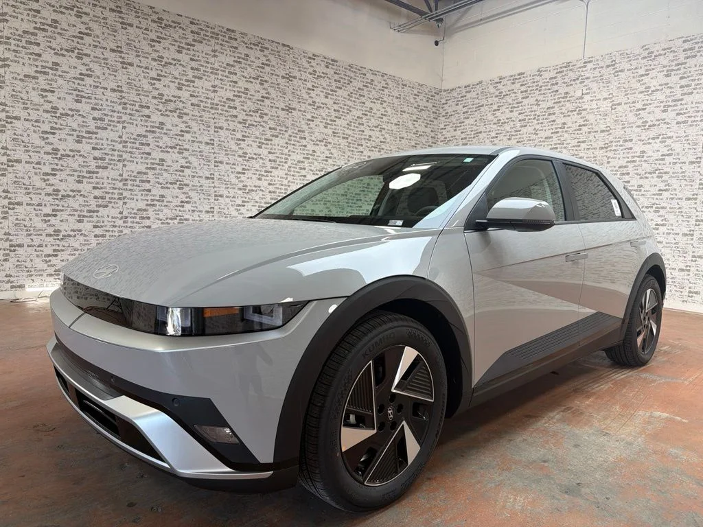 New 2027 Cyber Gray Hyundai SE image 3