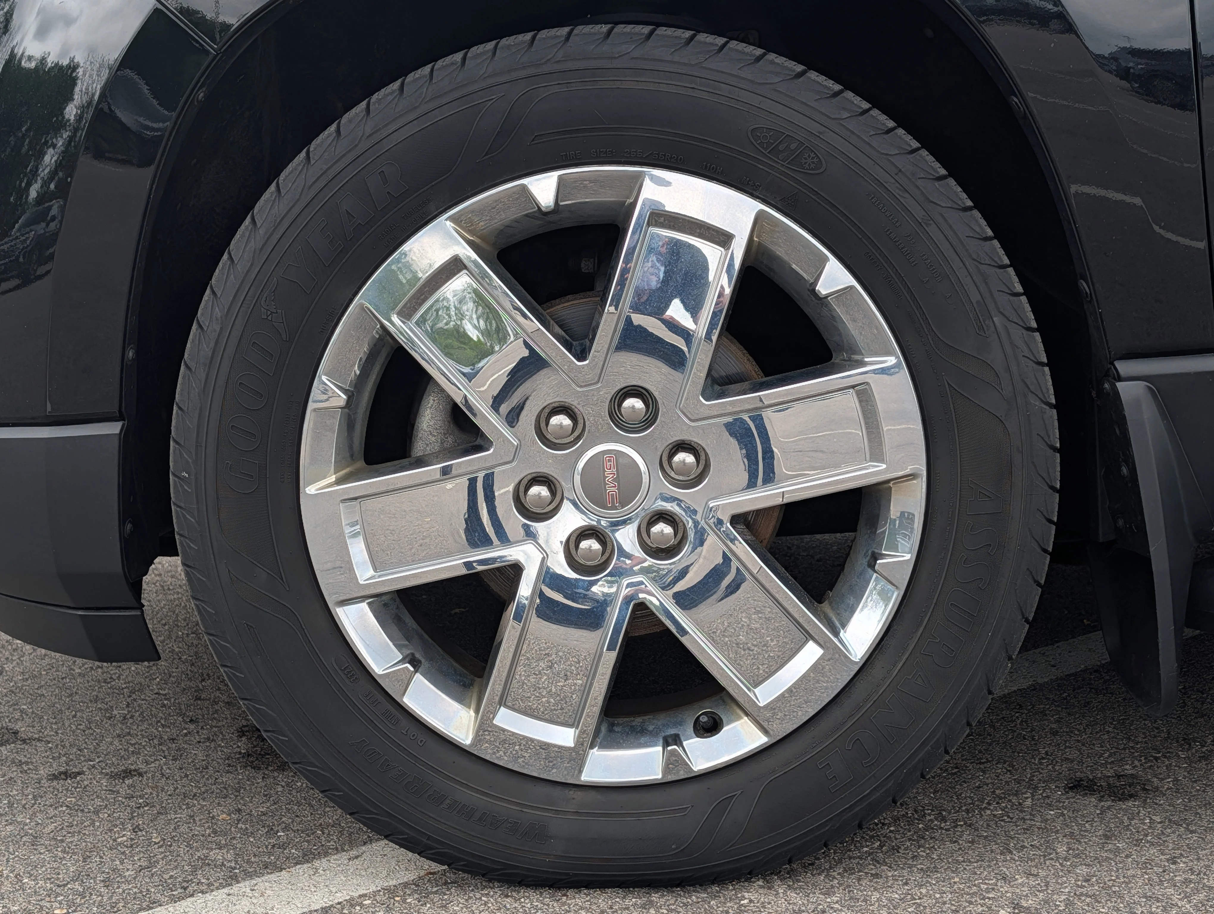 Used 2017 Ebony Twilight Metallic GMC Limited image 15