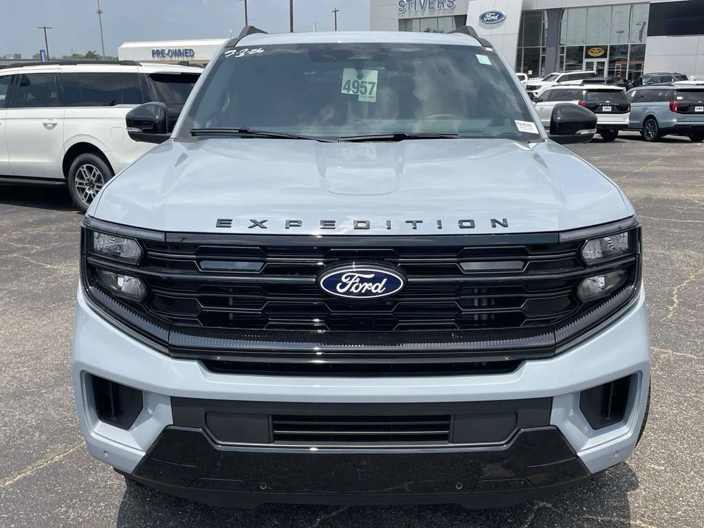 New 2027 Glacier Gray Metallic Tri-Coat Ford Platinum image 8
