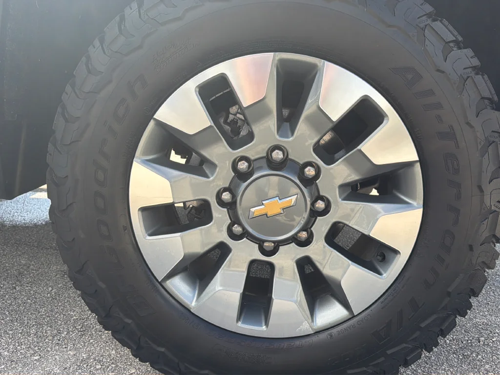 Used 2025 Sterling Gray Metallic Chevrolet LT image 38
