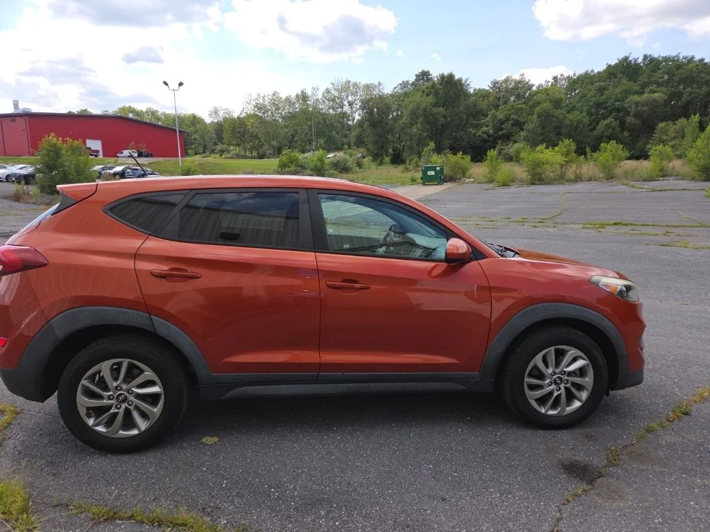 Used 2017 Orange Hyundai SE image 5