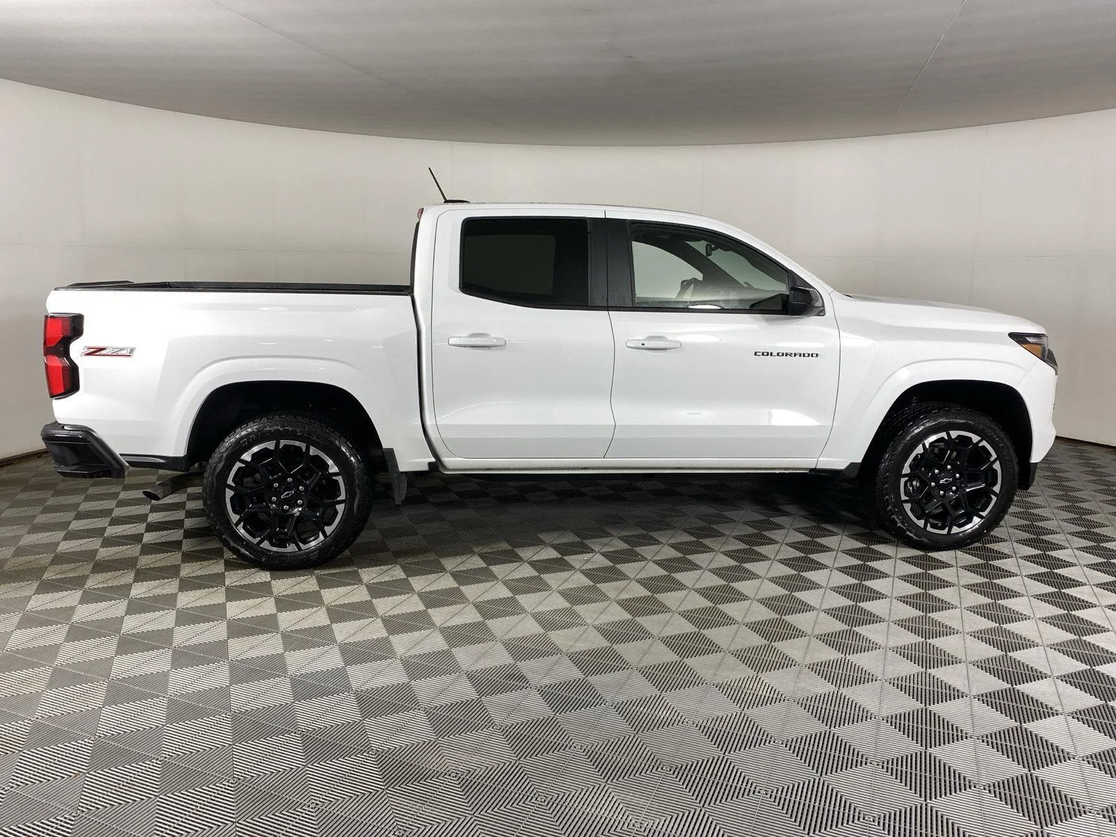 Used 2026 Summit White Chevrolet Z71 image 8