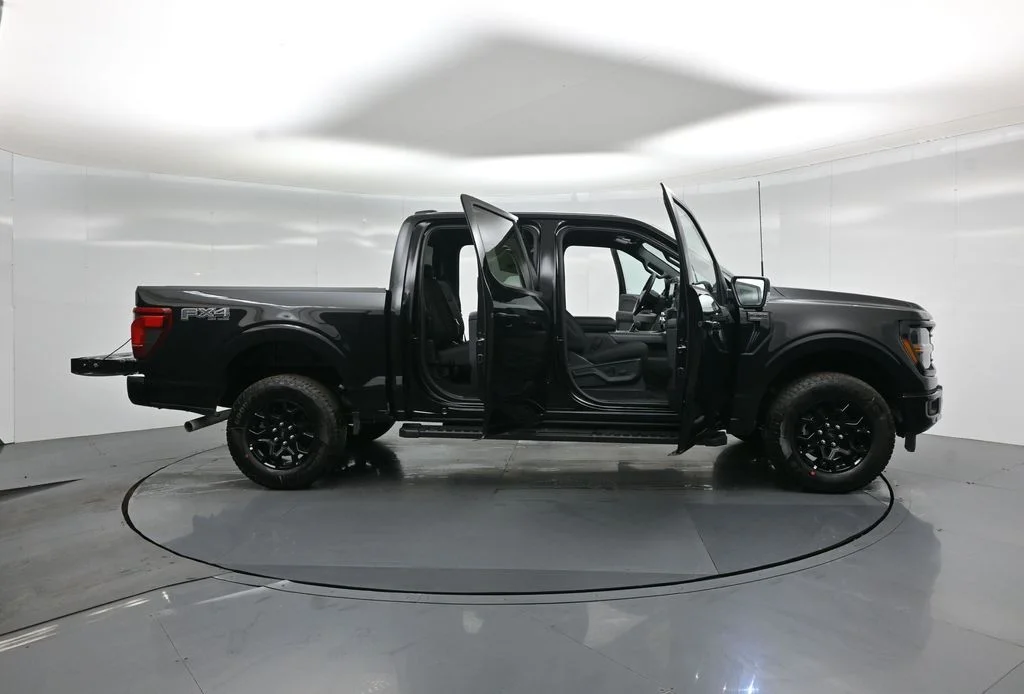 New 2026 Agate Black Metallic Ford XLT image 4
