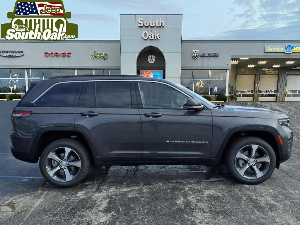 New 2025 Baltic Gray Metallic Clear-Coat Exterior Paint Jeep Limited image 2