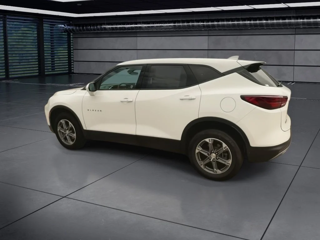 Used 2023 White Chevrolet LT image 6