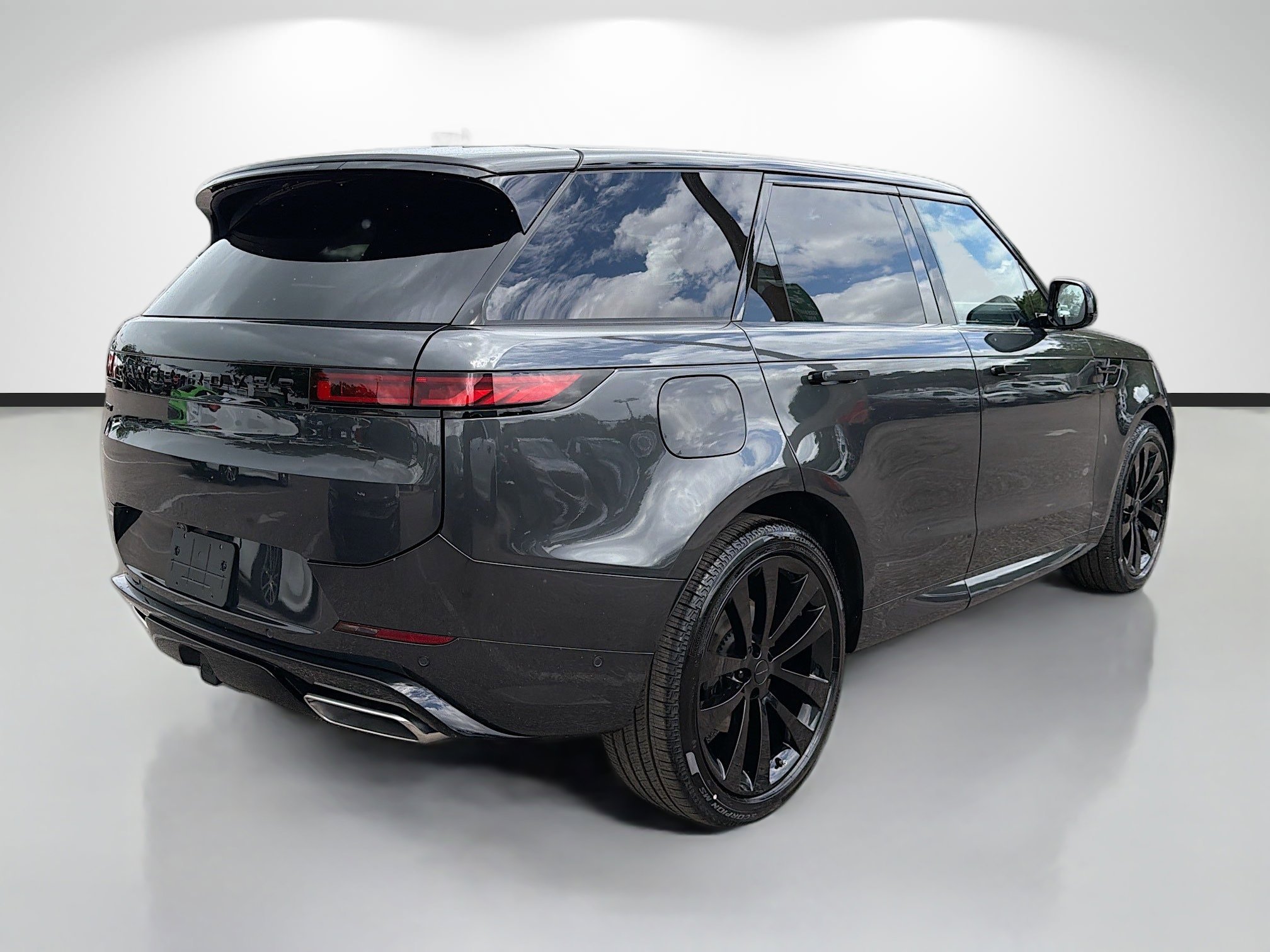 New 2026 Carpathian Grey Land Rover Dynamic SE image 5