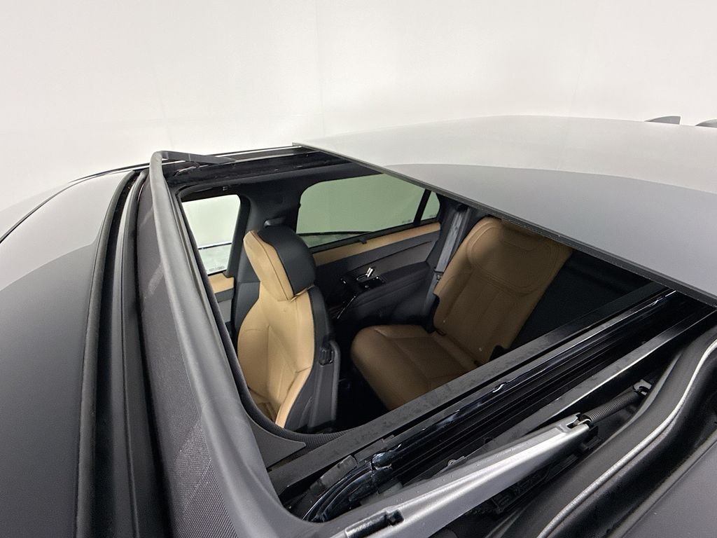 New 2026 Santorini Black Land Rover Dynamic SE image 22