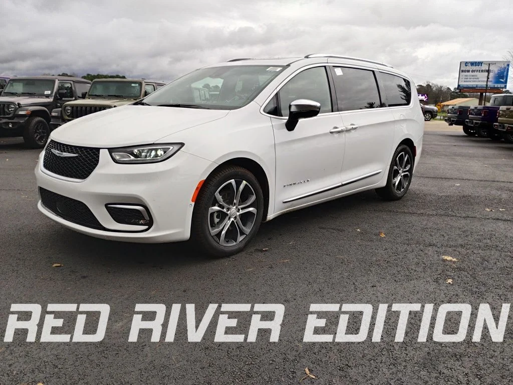 2026 Chrysler Pacifica Pinnacle's photo