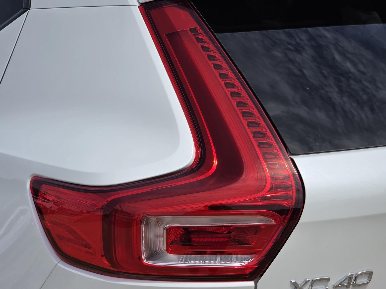 Used 2025 Crystal White Pearl Volvo Plus Dark Theme image 9