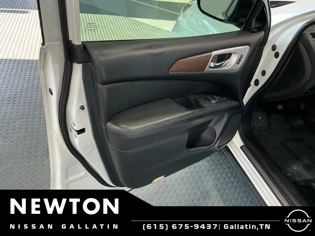 Used 2019 Pearl White Nissan Platinum image 48