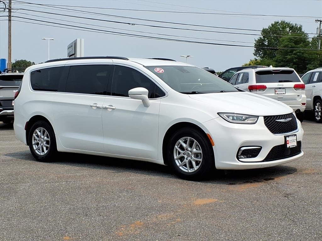 Used 2022 Bright White Clearcoat Chrysler Touring L image 2