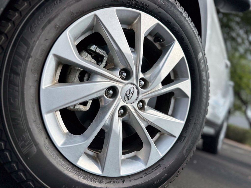 Used 2019 White Hyundai Value image 4