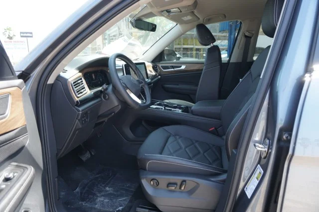2024 Volkswagen Atlas SE w/Tech - Photo 15