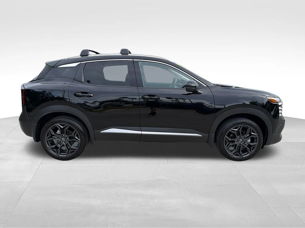 Used 2025 Black Nissan SR image 9