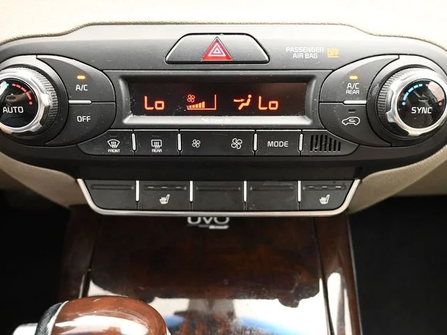Used 2016 Snow White Pearl Kia EX image 21