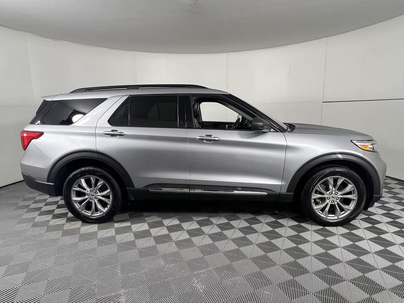 Used 2023 Iconic Silver Ford XLT image 12